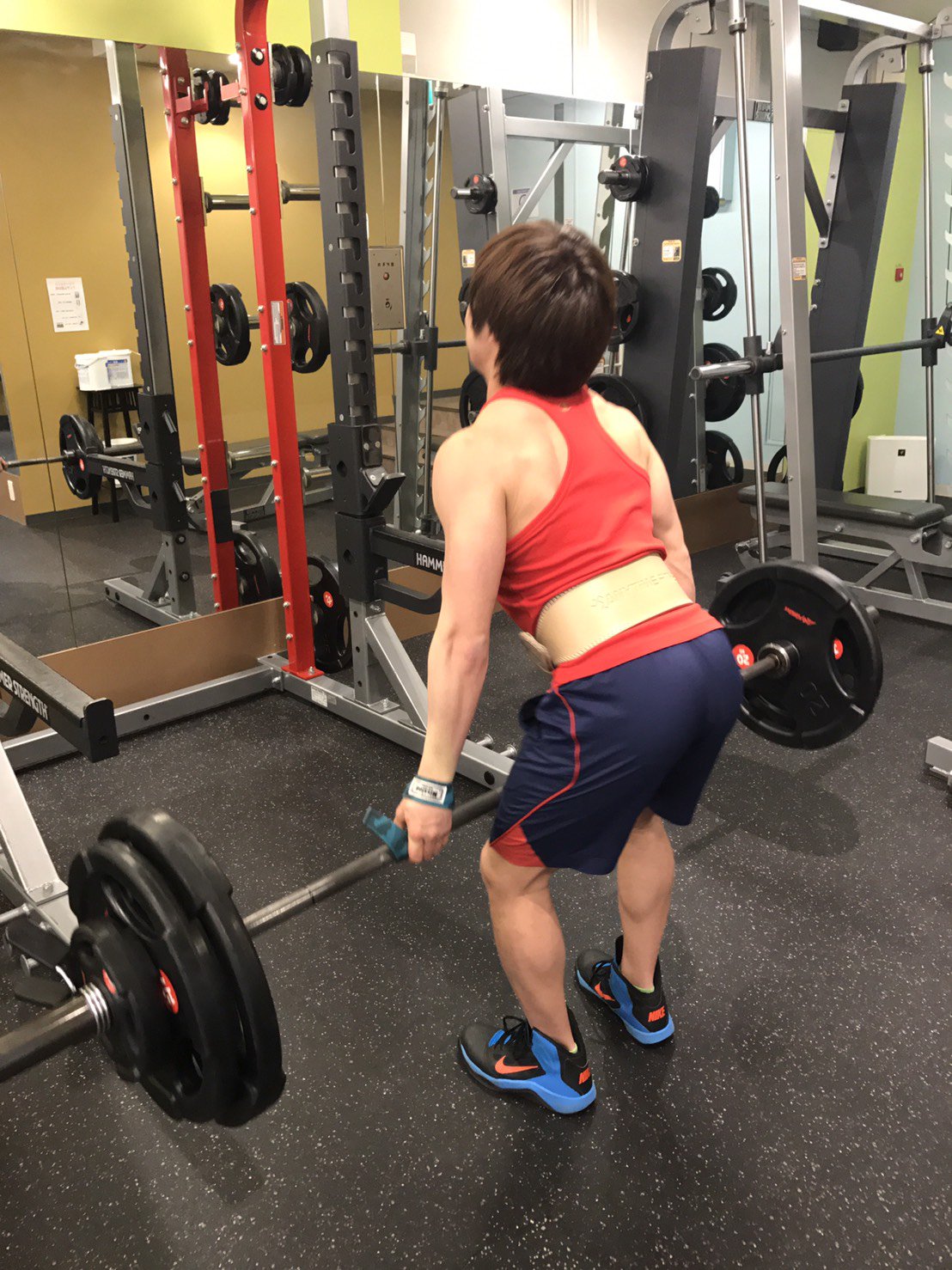 エニタイムフィットネス日本橋本町店 A Twitter スクワットやデッドリフトの時にお腹の力が抜けちゃう方はパワーベルトがオススメ 腰回りをサポートしてくれるので高重量でも心置きなくトレーニングができますよ ちなみに 日本橋本町店はエニタイムのロゴ入りの