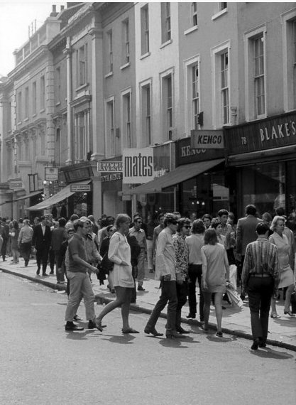ChelseaBreteuil's tweet photo. Take a look at this pic of the King’s Road in the... https://t.co/SaFNyPvZyB https://t.co/8craJAImtB