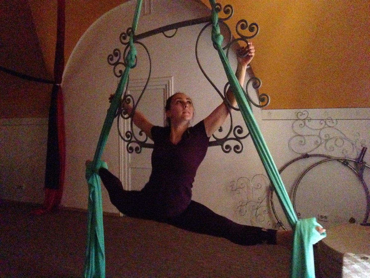 AnnaBebneva's tweet photo. Мы Лиру посвятим зрителям своим!
Воздушная конструкция для песни танца )
#Артисты #Калининград  #воздушнаягеометрия #aeriallyre #aerialcube https://t.co/FAYbhQYdgT