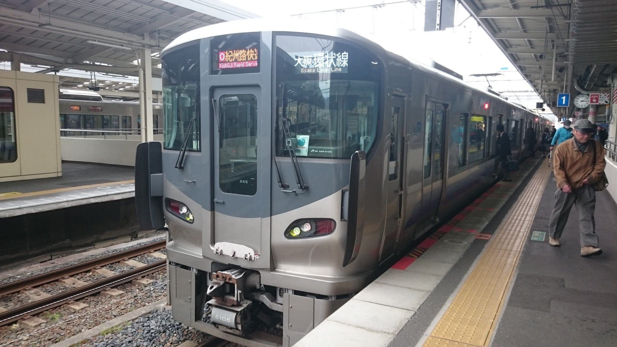 Twitter पर Chanai 天王寺電車区にもデカマルあったんだ 大阪電車区は赤丸だけどこっちは緑丸なのね 一部の運転士のみ掲げてるのは共通っぽい Twitter पर Chanai 天王寺電車区にもデカマルあったんだ 大阪電車区は赤丸だけどこっちは緑丸なのね 一部の運転士のみ掲げてるのは共通っぽい