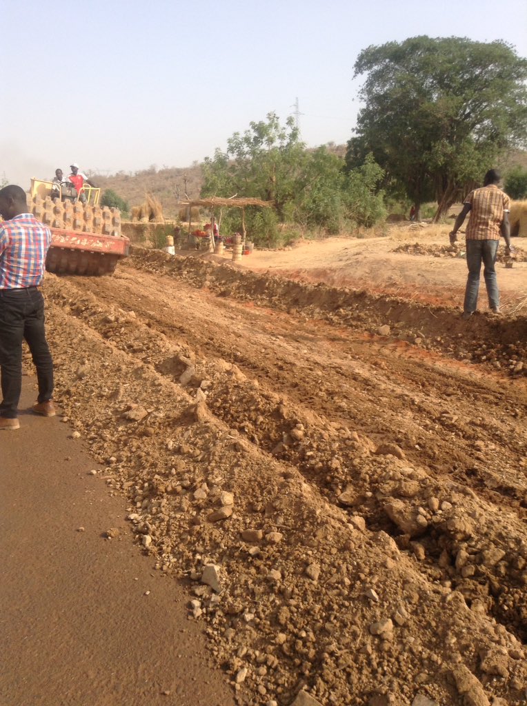 FMWNIG's tweet photo. Yesterday, HM @TundeFashola inspected the rehabilitation of Gombe - Numan - Yola Road section 2 (Gombe-Kaltungo) Gombe State #FasholaNETour https://t.co/7q575cpSIr