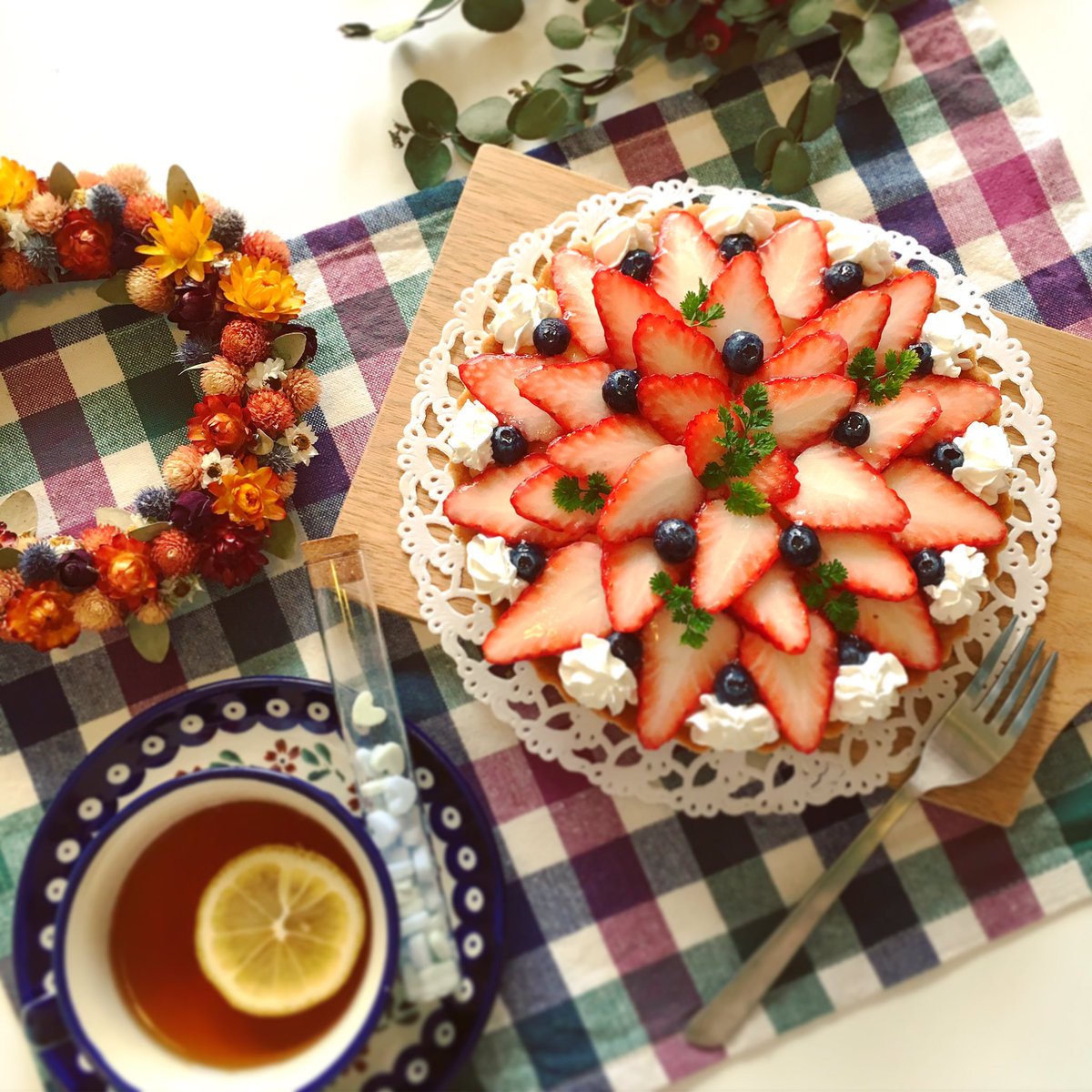 M子 على تويتر 友達の彼氏さんに誕生日ケーキを いちごのカスタードタルト作った 苺が旬のうちに作りたかったから大満足 後はいちごのミルフィーユケーキ作る いちご 手作りケーキ イチゴタルトケーキ Cake Strawberry Sweets スイーツ T Co