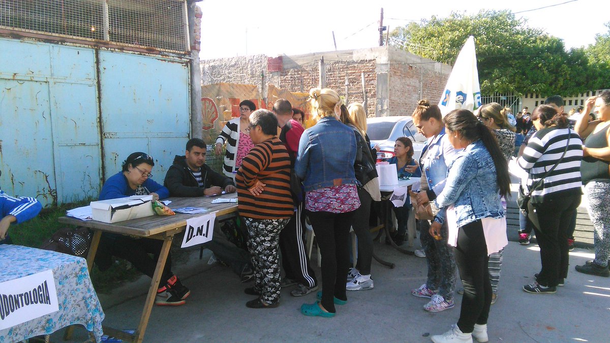 maxialvarezOK's tweet photo. Seguimos garantizando derechos a los vecinos #JornadaSolidaria @avellaneda_hoy @partidofe @enlamiraradio @cacho_alvarez @ https://t.co/DyrCxZre19