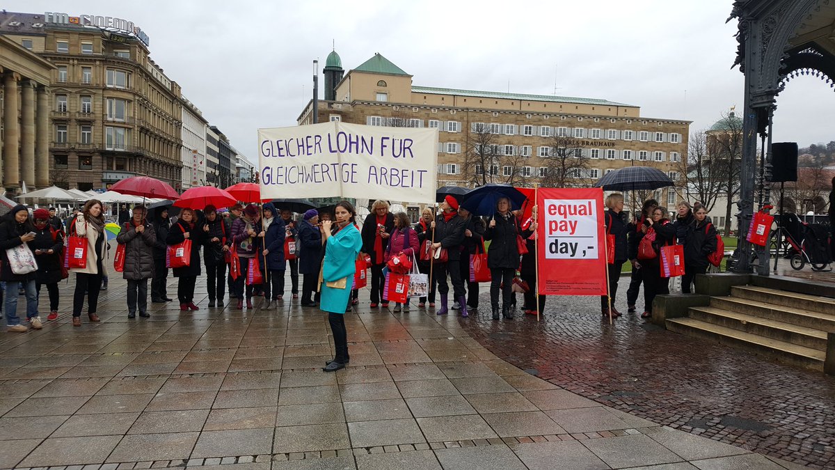 #EqualPayDay in #Stuttgart - wir trotzen dem schlechten Wetter