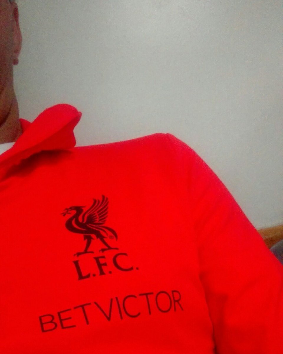 emipinsonok's tweet photo. Llegó el pedido del #LFCStore....@LFC .. https://t.co/8gwENzuhOI