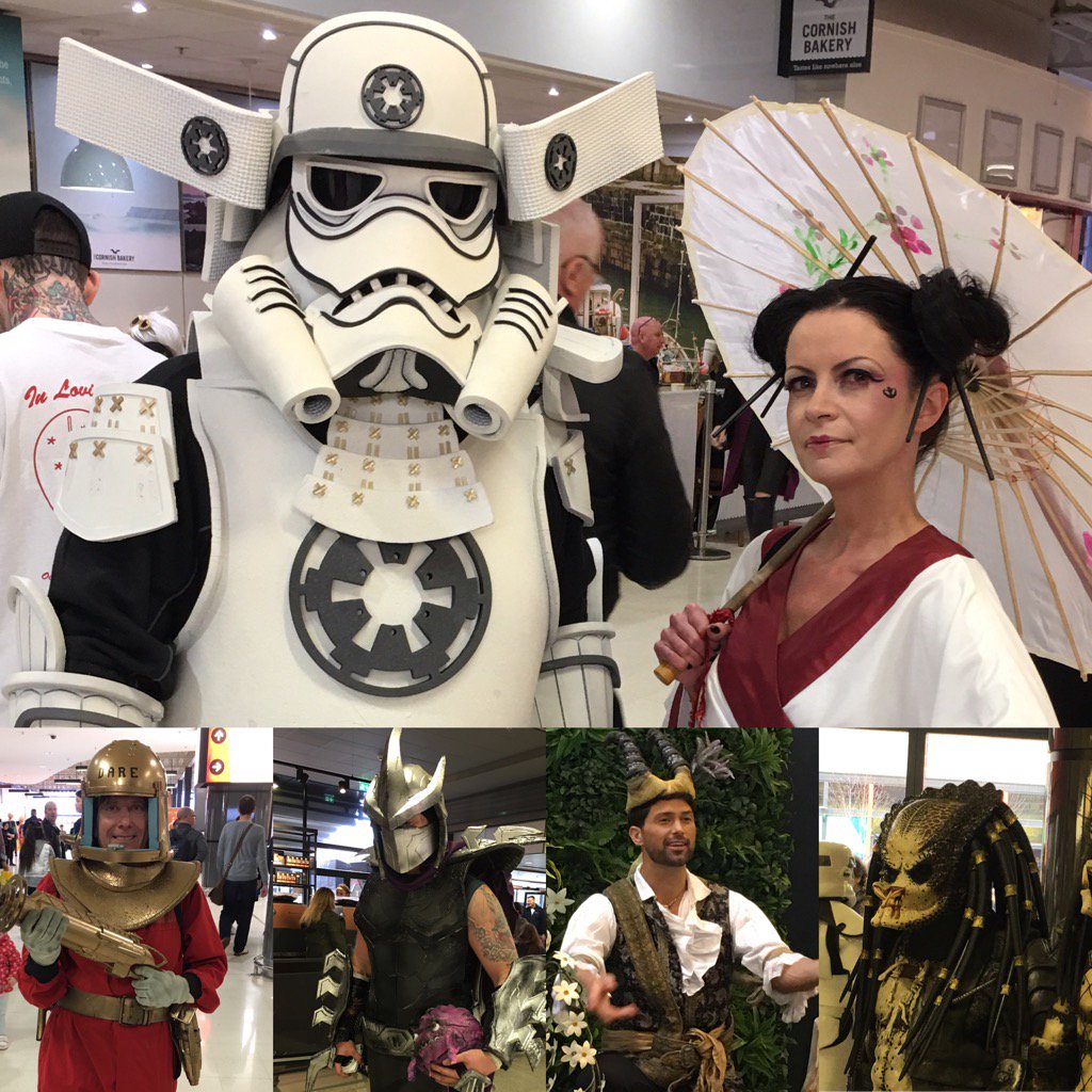 VirtualPizza's tweet image. Some great cosplay as I pass Comicon on the way to the @ukphotoshow
