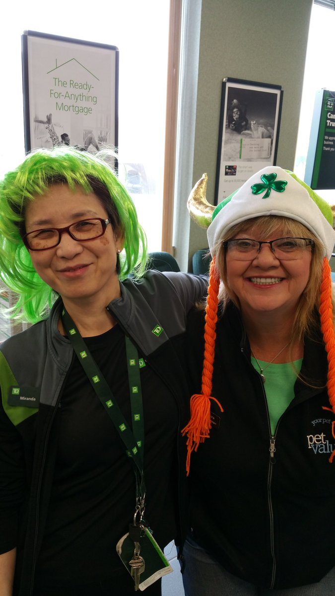0818miranda's tweet photo. Sharing #StPatricksDay fun with our fav client @BrianGervais_TD @RyanJBarclay_TD @Horseacres2 https://t.co/j5dwme6Il7