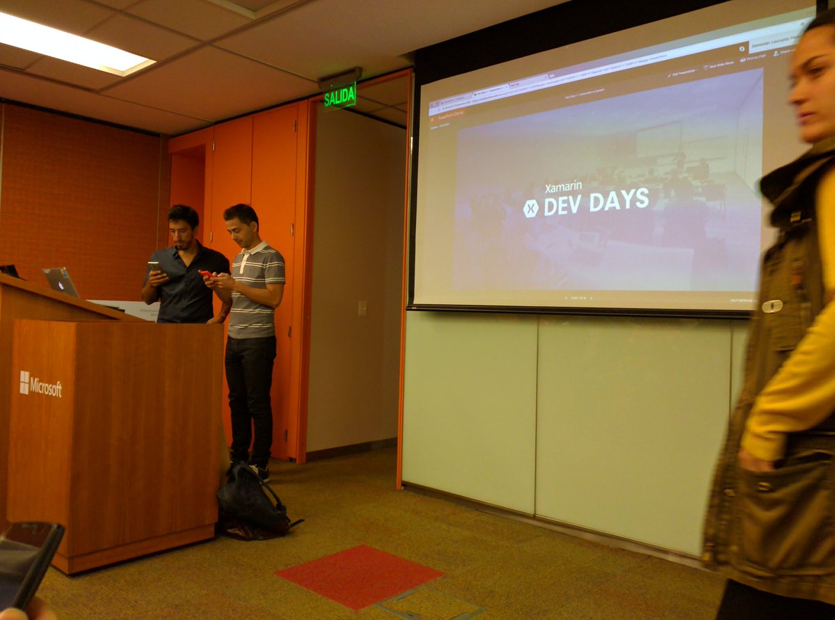 FMGordillo's tweet image. #XamarinDev event has just started!!