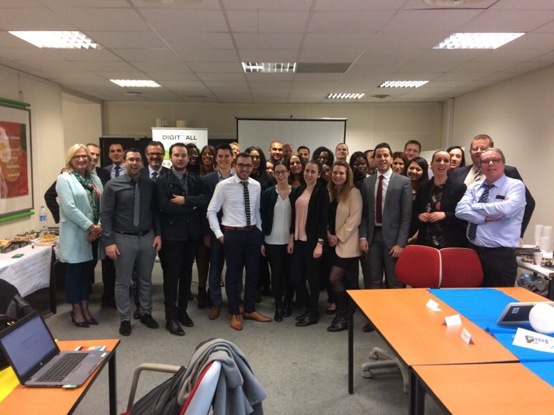 CoudrayXv's tweet photo. Fier des Chargés d'Affaires de Saint Denis pour leur action de conquête par recommandation !!! #BNPParibas #questdays #drridf #DRRP https://t.co/yd6RUxl6yc