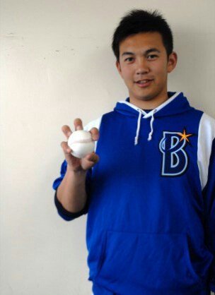 100 バチが当たってるayakaf Sur Twitter 山崎康晃 ベイスターズが勝利してるときの9回表はハマスタが康晃ジャンプで一番盛り上がる時間 スヌーピーが大好きで家族思いでおそ松さんにも出演した事があります Wbcを見て野球に興味を持った人におススメしたいプロ