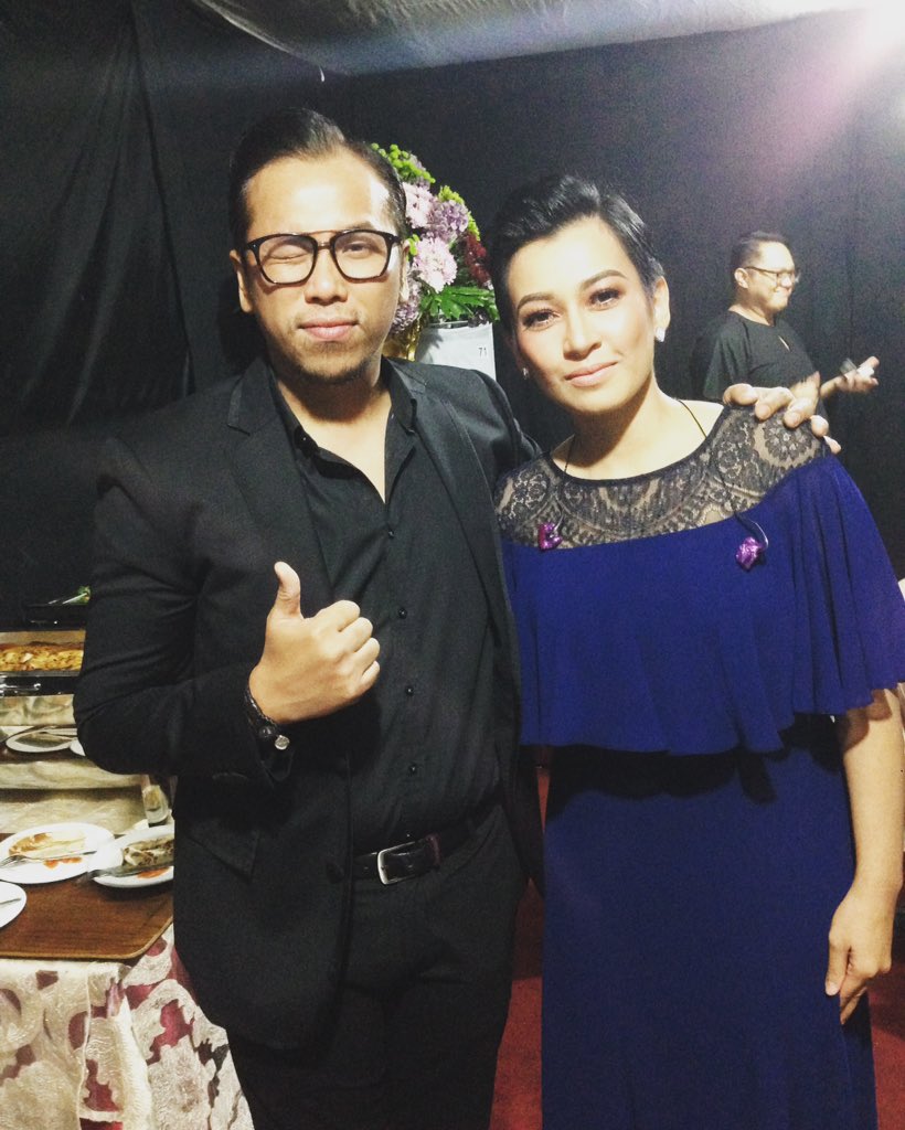 At Backstage Bang <a href="/sammy0809SmrgkR/">sammy simorangkir</a> bersana <a href="/mishaomar/">misha omar</a> (singer from malay) ready for collaboration tonight