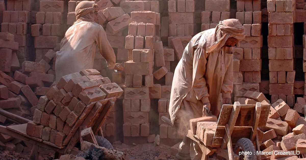 ilo's tweet photo. Here's why @ILO and @WalkFreeFdn are working on a new Global Estimate of modern slavery:  https://t.co/HLVbs4NRPX https://t.co/ESMx7EwBA8