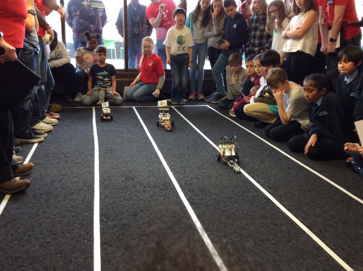 CathedralSE1's tweet photo. Enjoying our Robo racing! #IBMRoboChallenge2017 https://t.co/tUZ1SOa4v1