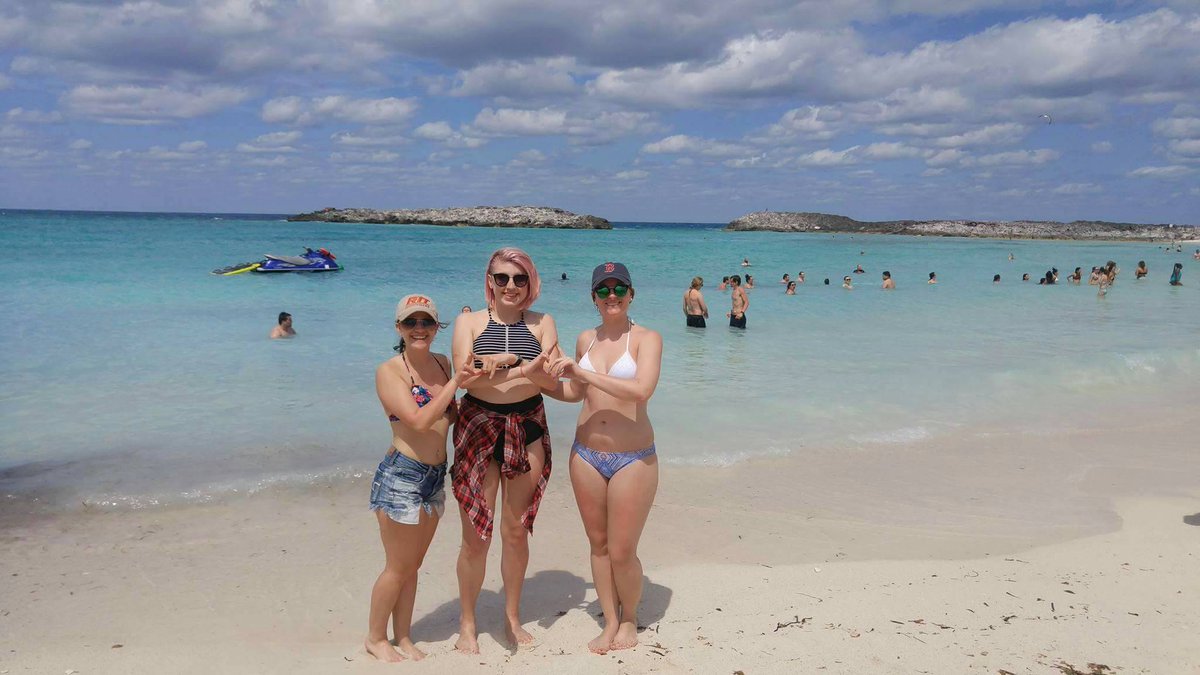 RITDPhiE's tweet photo. Sending some #Deepher #love from the #Bahamas! 💜💛🌴🏖
#springbreak #springbreak2k17 #RIT #RITGreek #DeltaPhiEpsilon #DPhiE https://t.co/v5Oyts3hSx