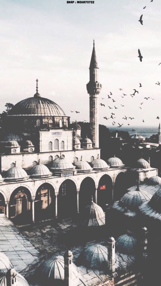 أشياء كثيرة قادره على صنع الفرح والسعادة بداخلك؛ فقط كن قنوعًا بما تملك راضيًا بالقدر و مؤمن بالله وتفاءل دائماً.