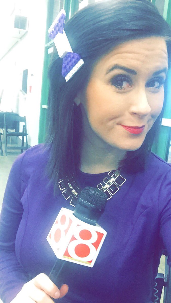 AdventureCrews's tweet photo. Got my @LEGO_Group hair bow at @brickworld, I'm ready to for this 9a live shot on @WISH_TV! 📺🎀 #Daybreak8 https://t.co/FUcpNgYbaa