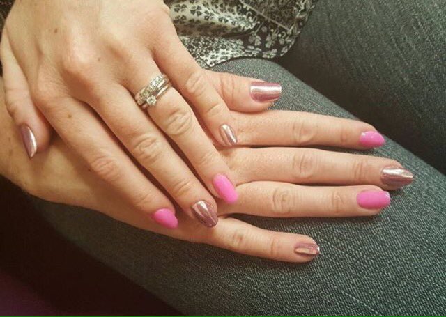 abzsmith27's tweet photo. Mirror effect nails with neon pink #shellac 💅🏻 https://t.co/xeB9NZ3AHg