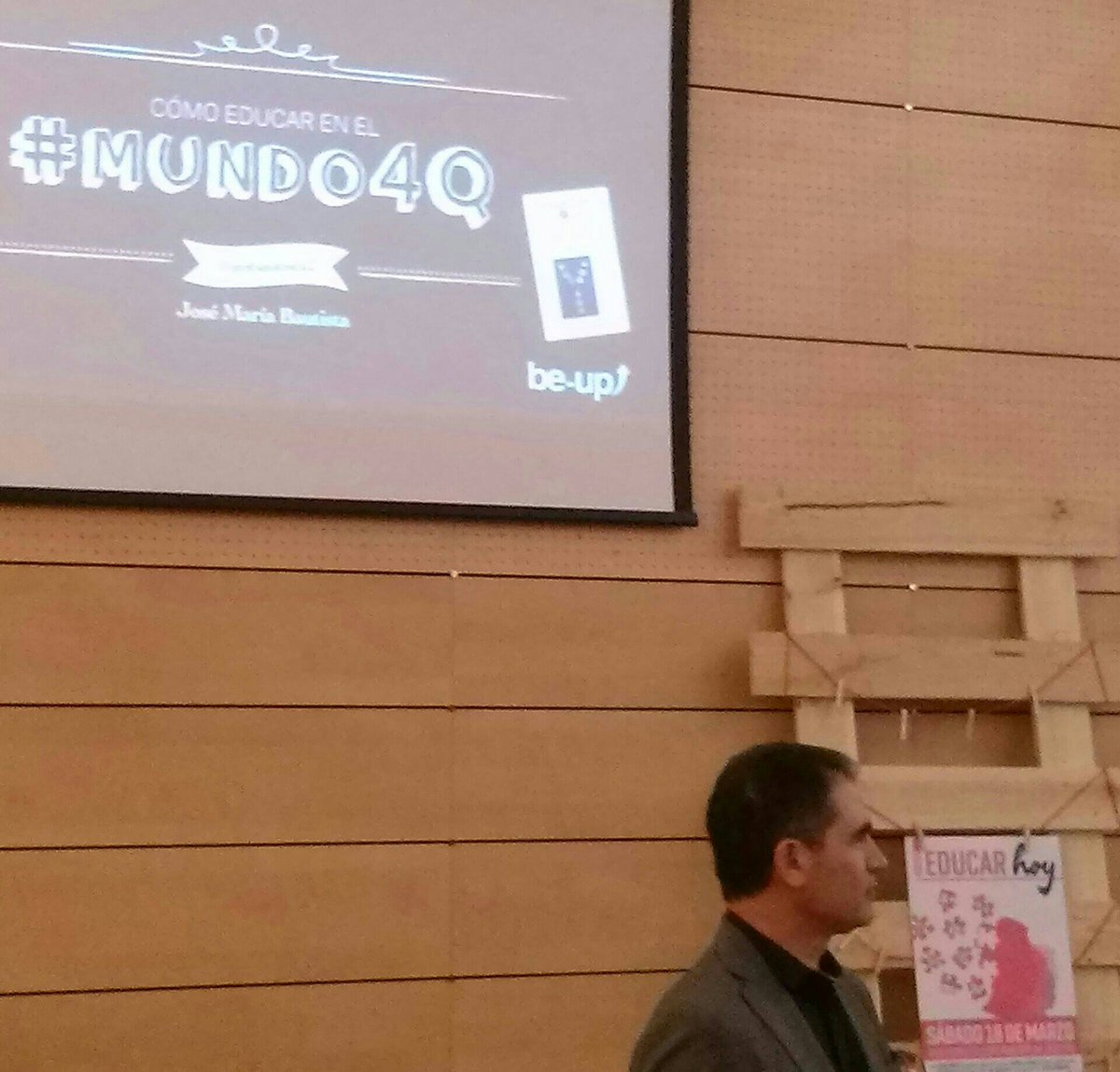 maristassegovia's tweet photo. @jmbautista2 Cómo educar en el #mundo4q #educarhoy #maristassegovia https://t.co/6G5fPdks2x