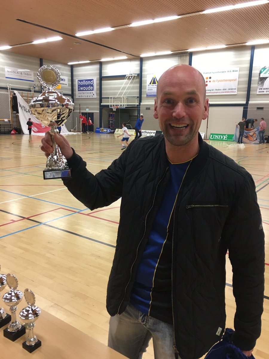lj_bert's tweet photo. @KZ_Hiltex De beker is binnen!!! https://t.co/khvw9AUG2l