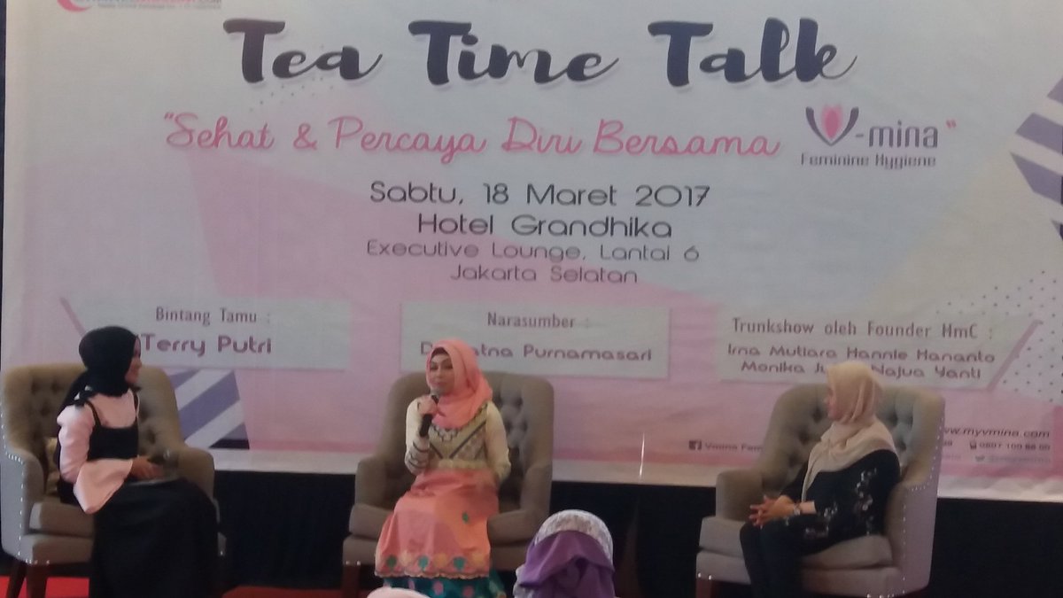 Nurulsufitri's tweet image. Bintang tamunya @terryputeri @HijabersMom @Emak2Blogger #emak2blogger sehat &amp;amp; percaya diri bersama @MyVmina tq @niningaidil @SumartiSaelan