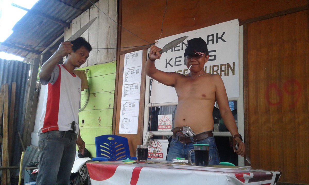 LintasTerkini's tweet photo. Warga Barabaraya Siap Mempertahankan Tanah yang Diklaim Pangdam VII Wirabuana https://t.co/jtuxGeW6tp https://t.co/c3oWf145kP