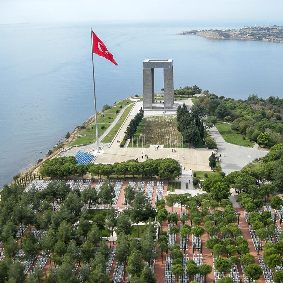 Çanakkale Zaferi'nin 102. yıl dönümünde şehitlerimizi ve gazilerimizi minnetle anıyor, onları saygıyla selamlıyoruz! #18Mart