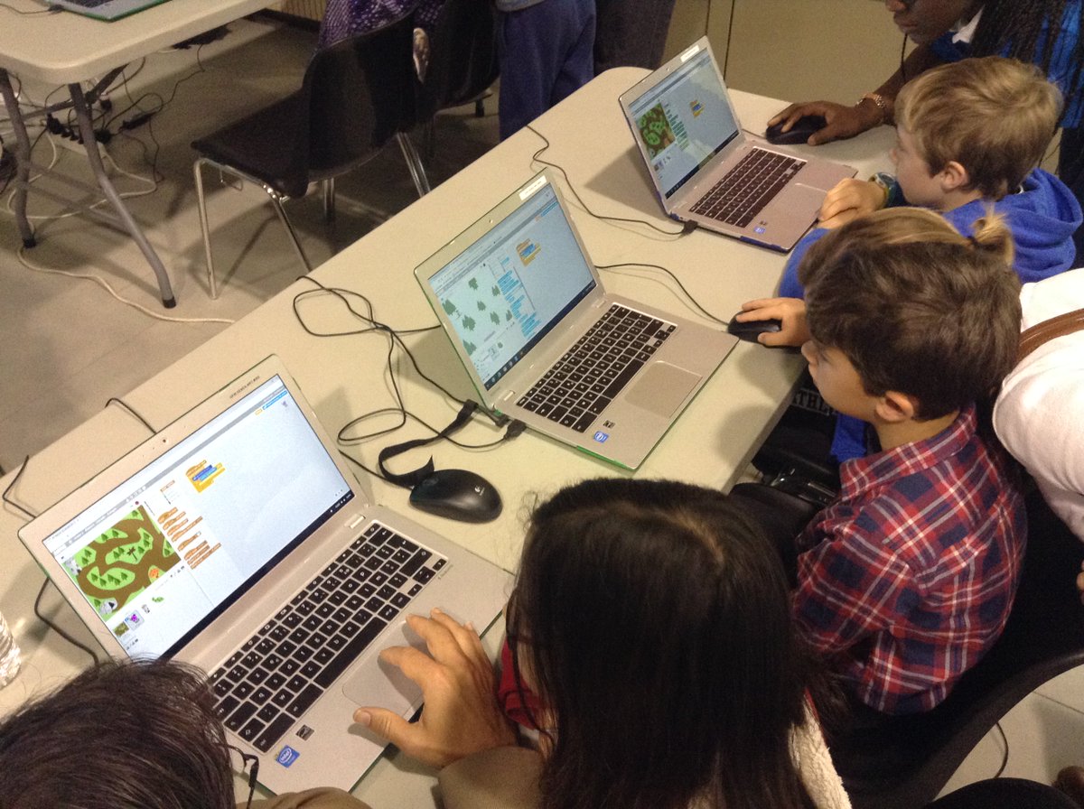 LesMathsEnScene's tweet image. @GoogleEnFrance et @EpitechToulouse font découvrir l'#algorithmie au plus #jeune à #FestivalMaths31