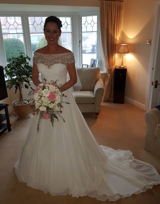 SusanCraigBride's tweet photo. We love to get pictures of our brides on their wedding day, thank you Alex for sharing with us. You look fabulous xx https://t.co/d4COiNEpiY