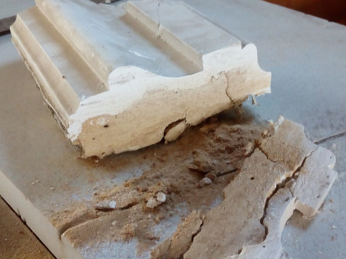 TuttobeneF's tweet photo. Restauration et confection moulures. https://t.co/DfsZvfEoPq