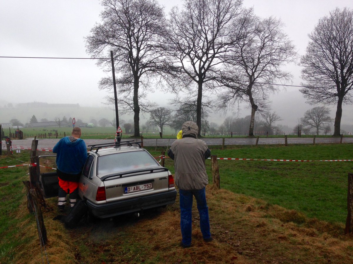 HaCo81's tweet photo. @rallyloversbe Meyaert vast in weide... zie lichten. https://t.co/3vF6NJGyOc