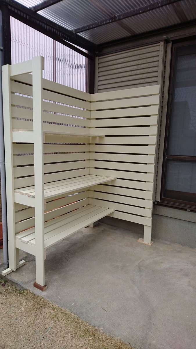 Toma Toma Twitterren こんばんは 取り敢えず 設置してもらいました まだ完成ではないけどね 今までの棚 旦那さんが初期作った多肉棚 も ちゃんと置いてあげてます Diy 多肉棚