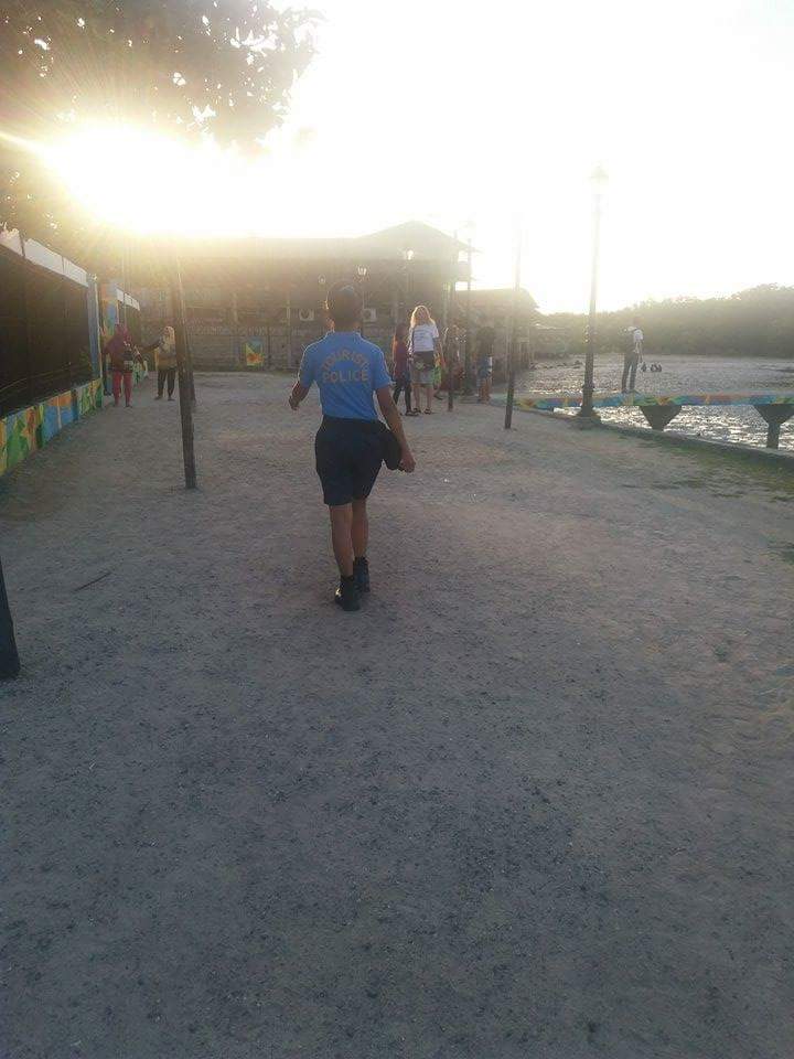 tpulapulapu01's tweet photo. PO2 Pepito &amp; PO2 Lobo under the sulervision of PCI JUNNEL CAADLAWON,OIC,TPU provide police presence @ MACTAN LIBERTY SHRINE https://t.co/IfMTZNYM5B