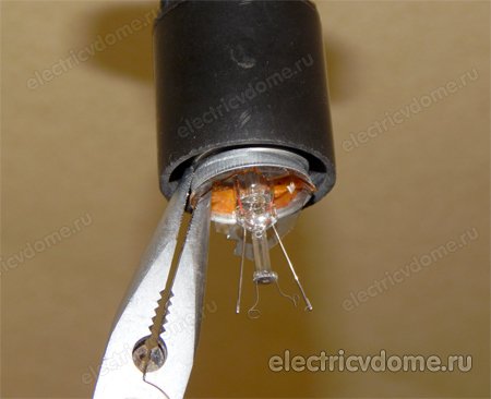 electricvdome's tweet photo. Как выкрутить цоколь лампочки из патрона - лопнула лампочка как выкрутить цоколь https://t.co/gEbzsWGREV https://t.co/IXdTLdM6p4