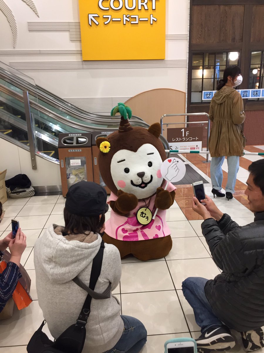 thma1124's tweet photo. 今日、イオンに宮崎犬おった（笑）
あと一匹おらんけど（笑） https://t.co/qfYg4Bo5Qy