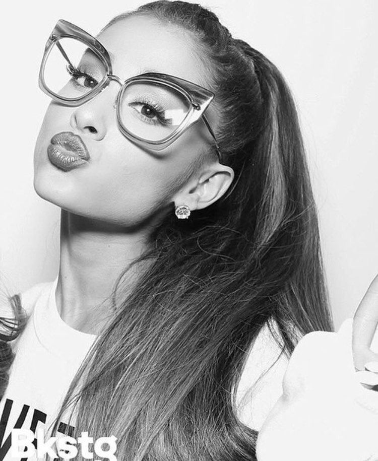 arianator_moon's tweet photo. 一応受験生だからツイッターばいばいします👋🏻たぶんたまに戻ってくるからその時はよろしく🙋🏼❤️ https://t.co/qsM6m0uQkE
