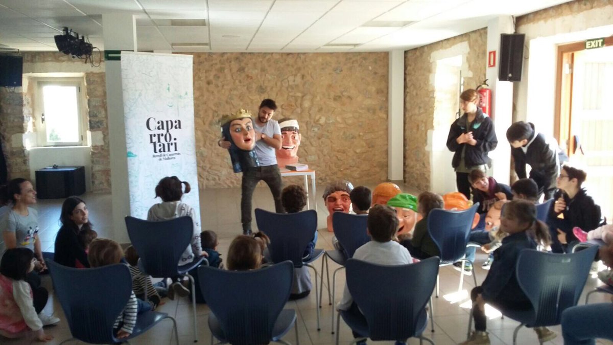 incaciutat's tweet photo. Descobrim els secrets del caparrots de #incaciutat de la ma de @Raulvallstv i @caparrots https://t.co/XCBj31Kdfn