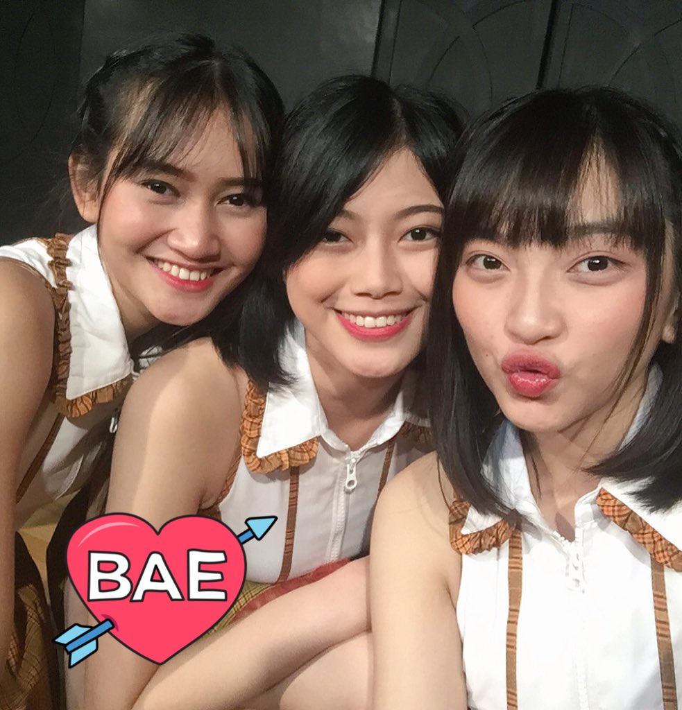 thanks for todayyy! besok ada show lagiii! tapi aku gaikut yaaa hihi skip skip~~