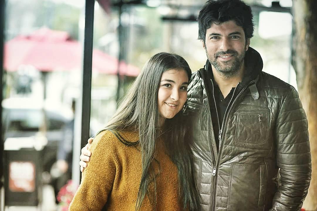 EnginFansIndia's tweet photo. New📸 #EnginAkyurek with magazine photographer Aydan Rabia
From @sonatbahar interview for @Sabah
#EnginFansIndia
#EnginAkyürek India Fan Club https://t.co/PEZ48eBJs2