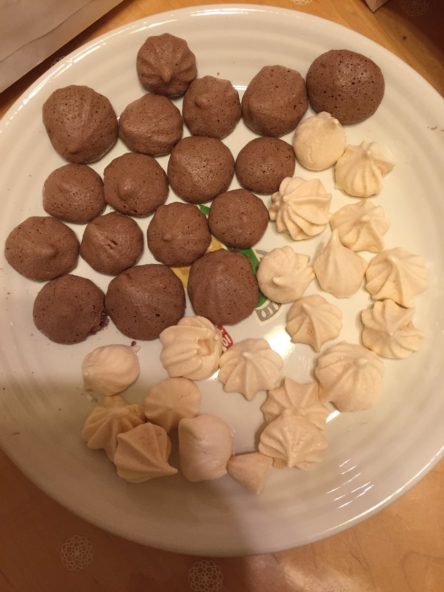 sekaowayuzu2's tweet photo. メレンゲクッキー作った〜🍪
見た目はちょっとあれだけどめっっっっ���ゃうまい😉😉 https://t.co/JcIEIm6FUN