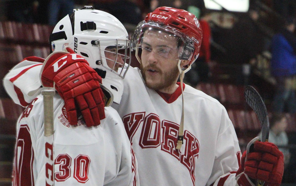 coupeUcup's tweet photo. TEAMMATES: Every member of @YULionsMHockey congratulated Mack Shields after Friday's tough 1-0 OT loss to @HuskieAthletics. #UCup https://t.co/lqIo5RB8Kh