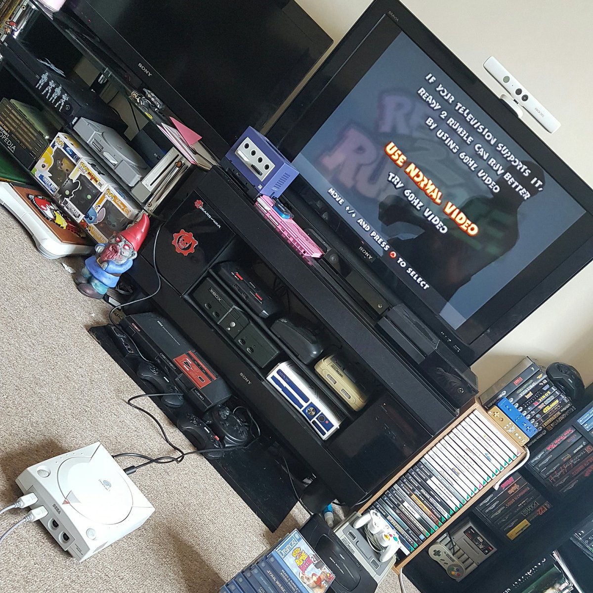 JagexRebel's tweet photo. Bro brought the dreamcast over for Saturday gaming https://t.co/PzWrP8YeU9
