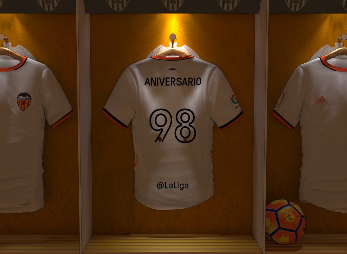LaLiga's tweet photo. 98 años de sentimiento che. 🦇

🎈 ¡Feliz aniversario, @valenciacf! 🎈 https://t.co/GtHudk4AYT