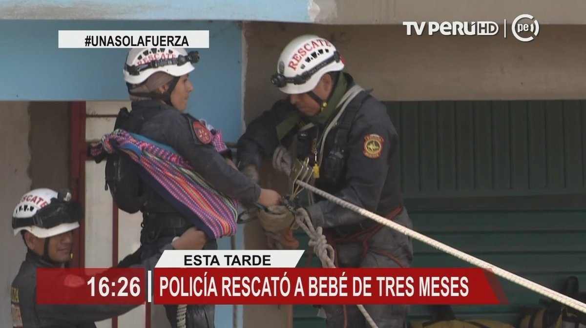 FloroPeruano's tweet photo. Este es el momento para darle las gracias a la Policía, a la FFAA y a los bomberos, se están sacando la mierda por nosotros. #UnaSolaFuerza https://t.co/JYTY6cLtKK