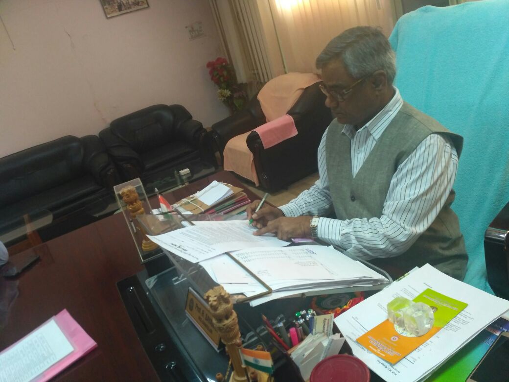 tscohandlooms's tweet photo. Prof. R.Sayanna Garu Vice Chancellor, Kakatiya University Warangal has Joined in the Chenatha Lakshmi Scheme on 17.03.2017 https://t.co/1kHPbsxIFF