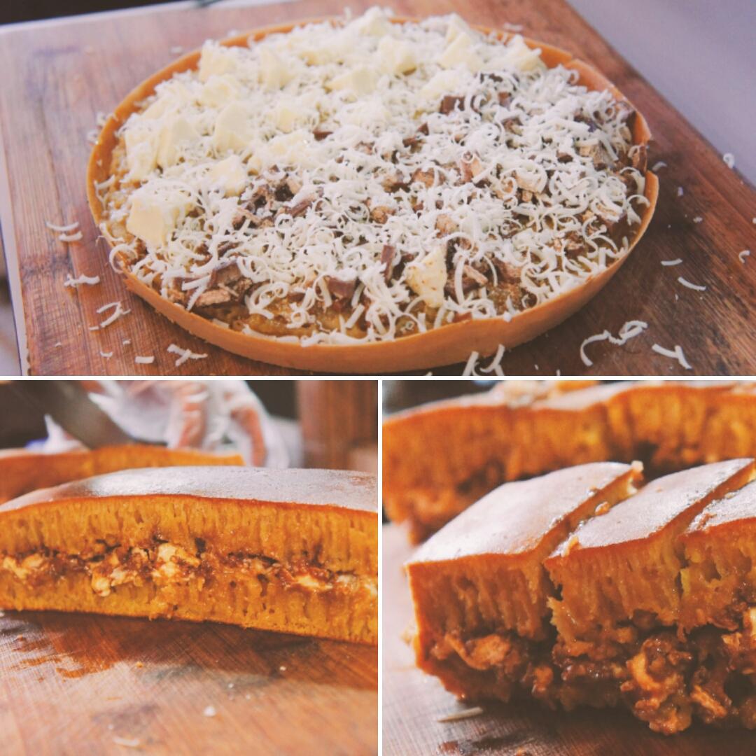 Shaffron_bdg's tweet photo. miss katy (tiramisu+kitkatcoco+toblerone white+cheese)

order via gofood
 #bandungbermartabak https://t.co/TXg0yg6PoX