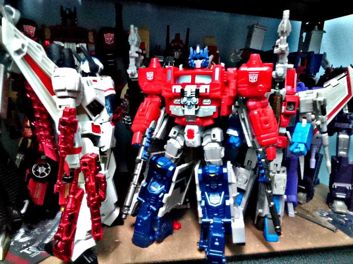 CaptainHudson7's tweet photo. Yeah, amazed #transformers #godginrai #powermasteroptimusprime #optimusprime https://t.co/LxdgCxF7KJ