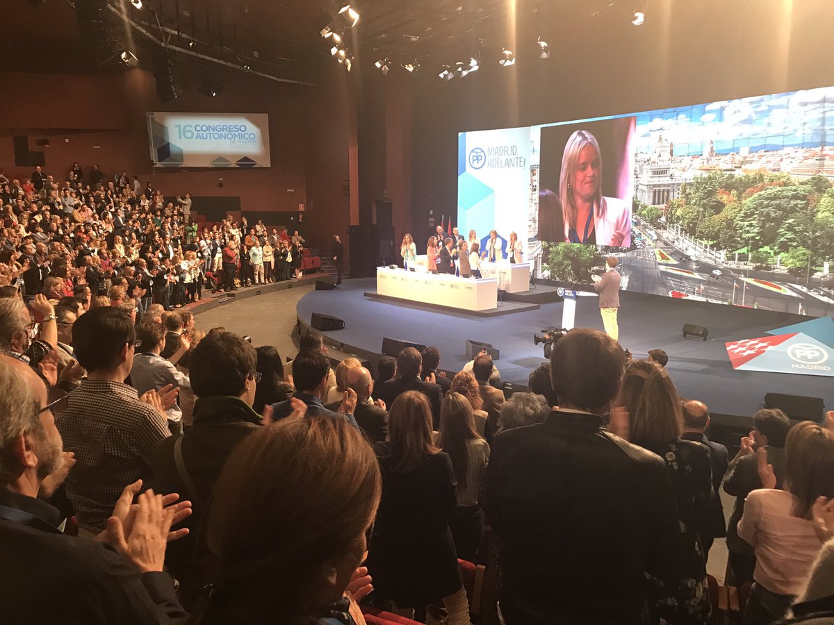 📢 El #16congresoPPMadrid en pie en recuerdo y homenaje a las víctimas del terrorismo. Memoria, dignidad y justicia. 🇪🇸