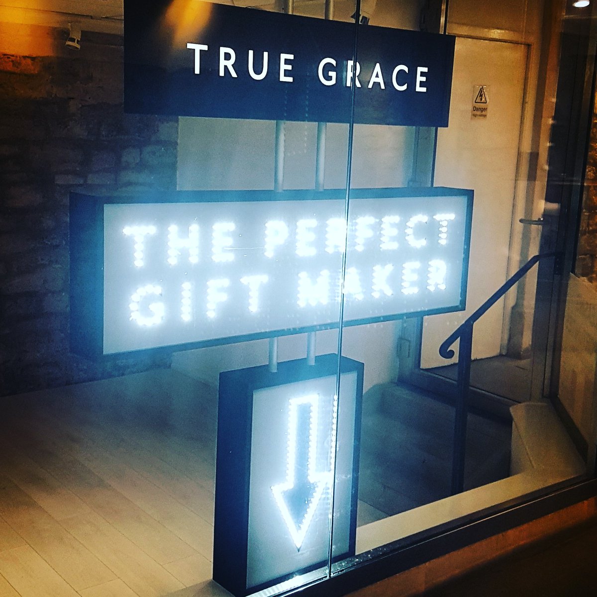 With #Mothersday approaching <a href="/TrueGraceUK/">True Grace</a> have set up a Candle personalising pop-up <a href="/MilsomPlace/">Milsom Place</a> They'll be here until the 27th
