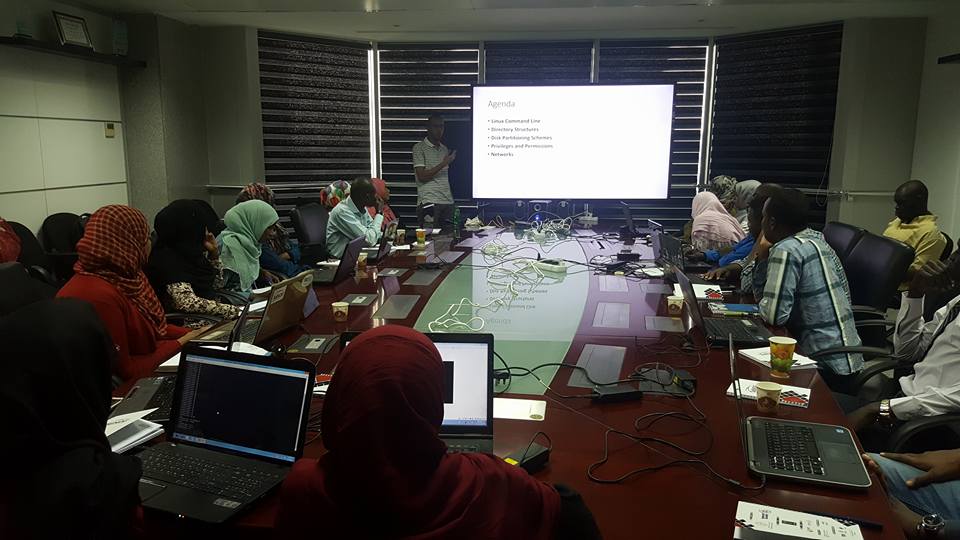 SudanNOG's tweet image. Participants  are getting handy with #Linux_command_line  (CLI) using #Linux_Mint 
#SdNOG  #SdNOG_Workshop  #Unix_Boot_Camp