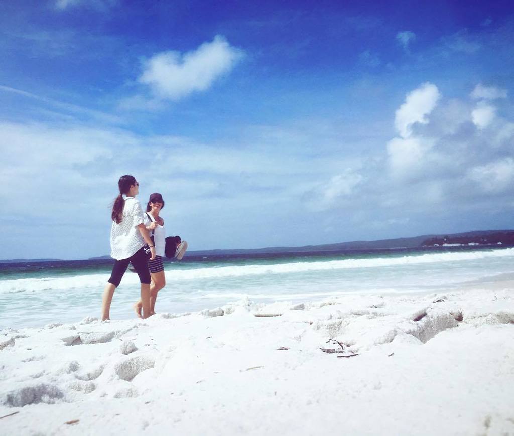worldclasskid's tweet photo. Walking the whitest sand in the world...Hyams Beach, Jervis Bay🙏🏼👣💕 #landscape #jervisbay #travel #bliss #worldclas… https://t.co/aAKo2KBFn9